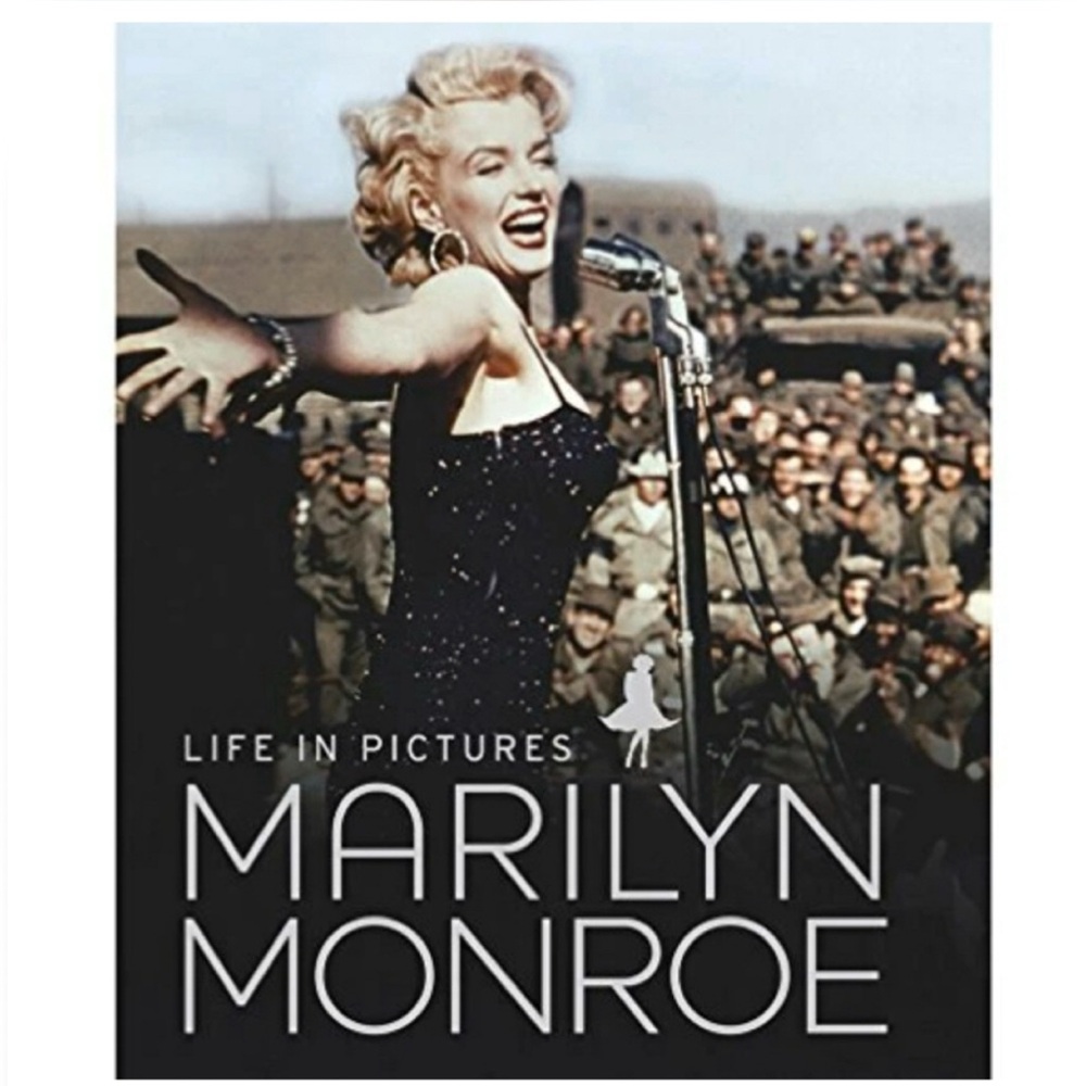 Marilyn Monroe Life in Pictures Hardcover
Clayton , Marie 5.5”X 7”